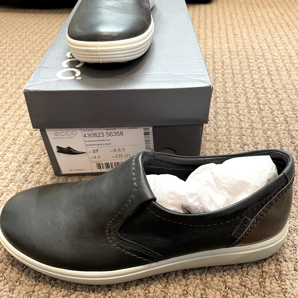 NWT Ecco Black Slip On Sneaker with Bronze Heel